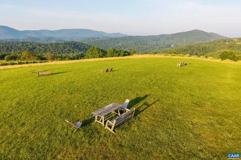 24981 Blue Ridge Parkway Vesuvius VA 24483