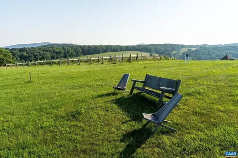 24981 Blue Ridge Parkway Vesuvius VA 24483