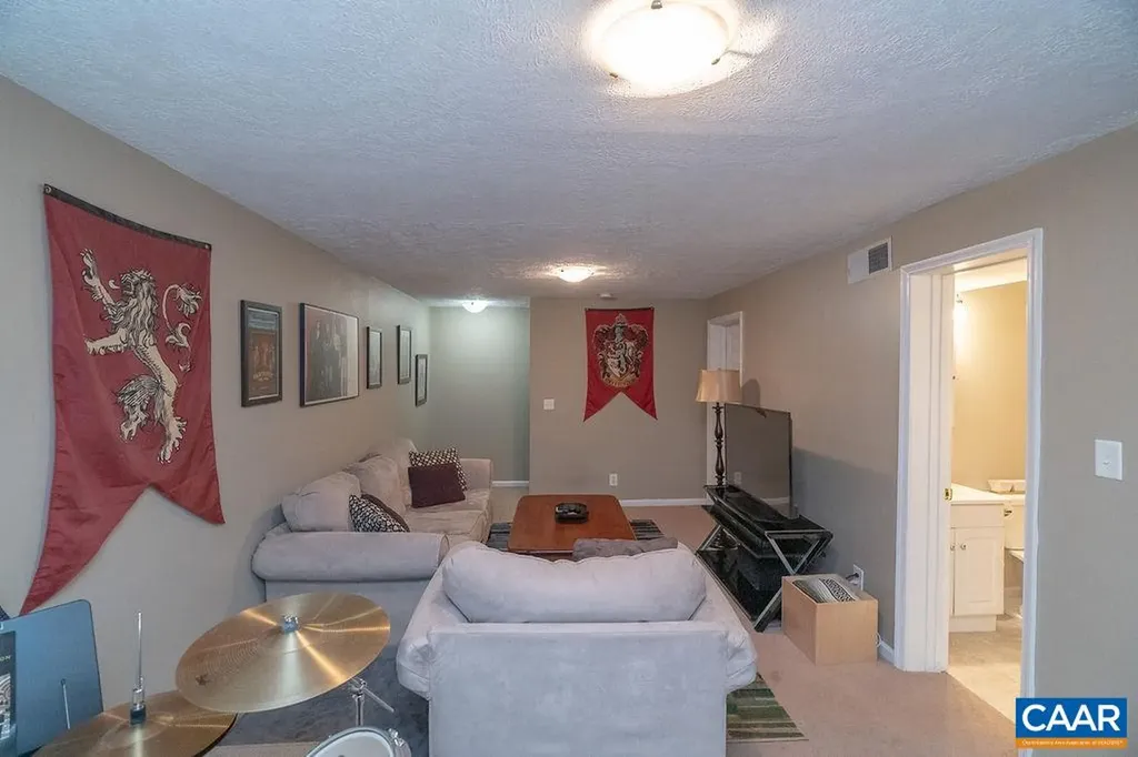 1835 Steeplechase Run Charlottesville VA 22911