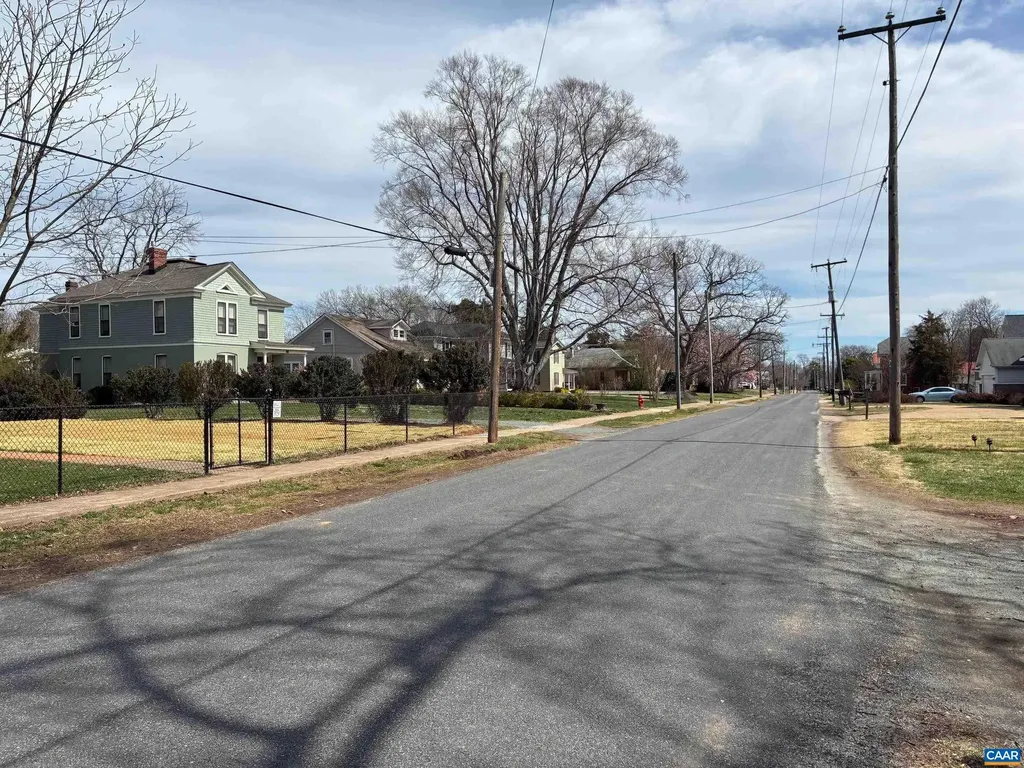 124 West Street Louisa VA 23093