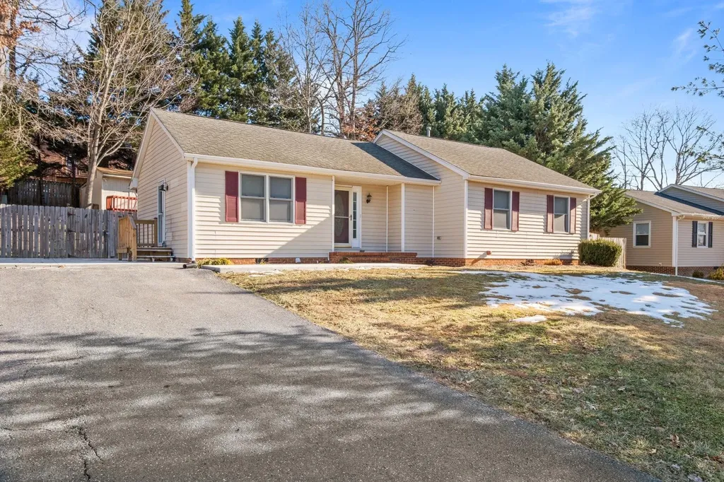 312 Round Hill Drive Stuarts Draft VA 24477