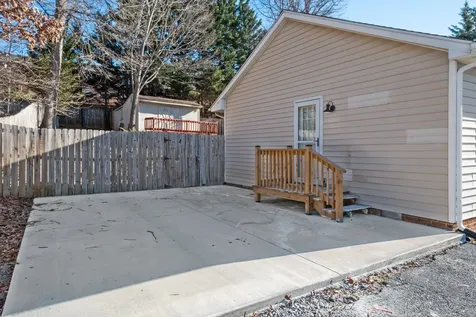 312 Round Hill Drive Stuarts Draft VA 24477