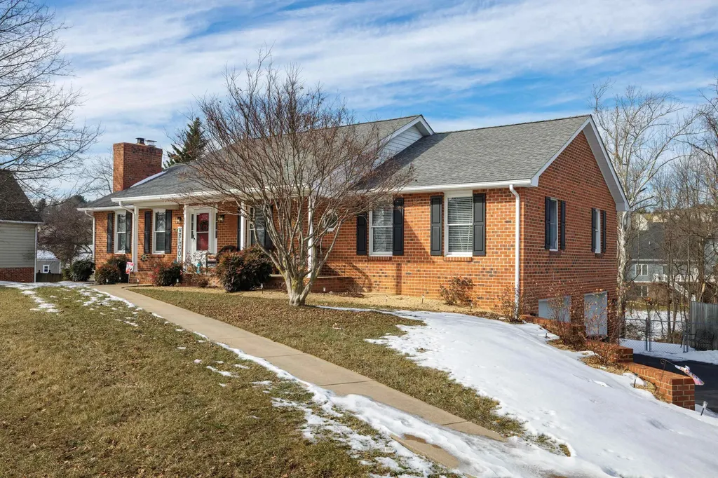 82 Westminister Drive Fishersville VA 22939
