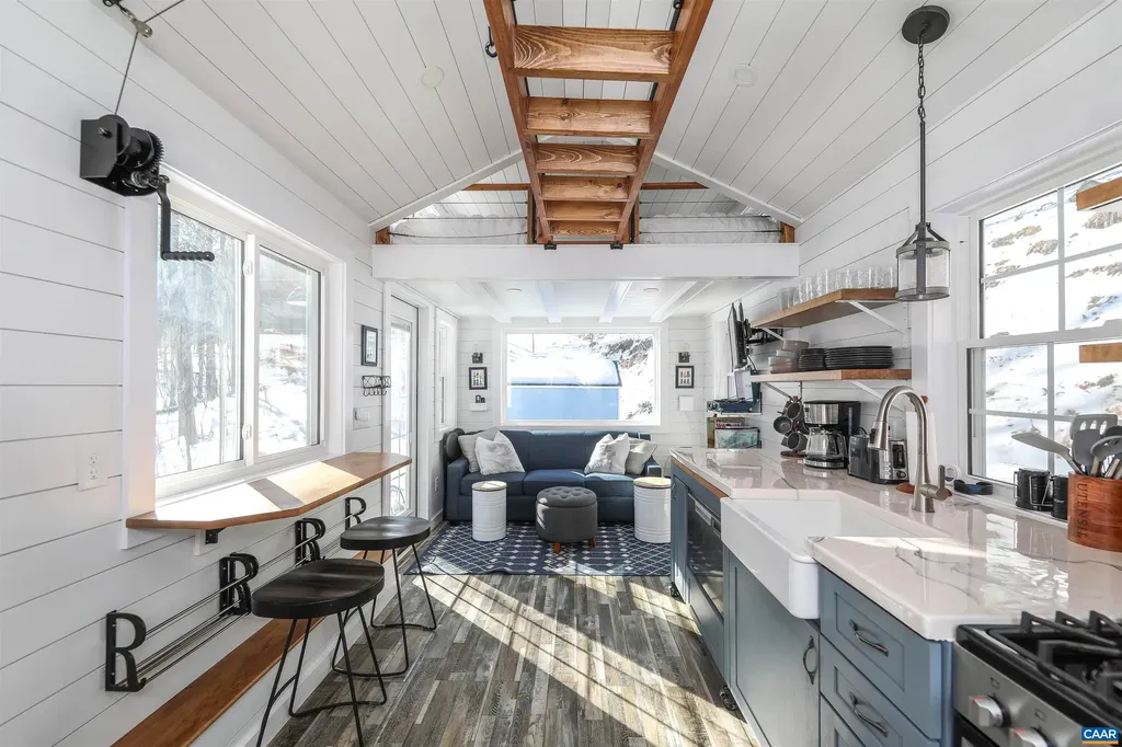 21 1 2 Old Stoney Creek Road Nellysford VA 22958