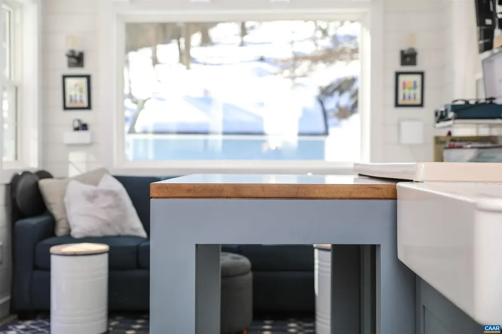 21 1 2 Old Stoney Creek Road Nellysford VA 22958