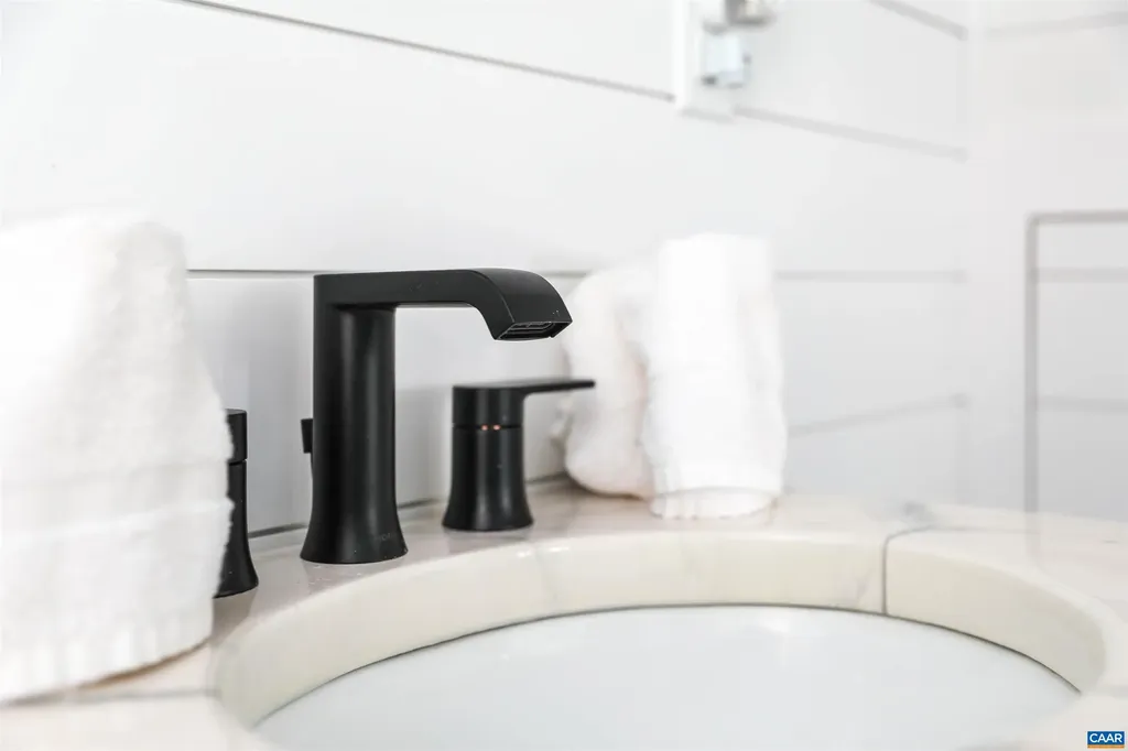 21 1 2 Old Stoney Creek Road Nellysford VA 22958