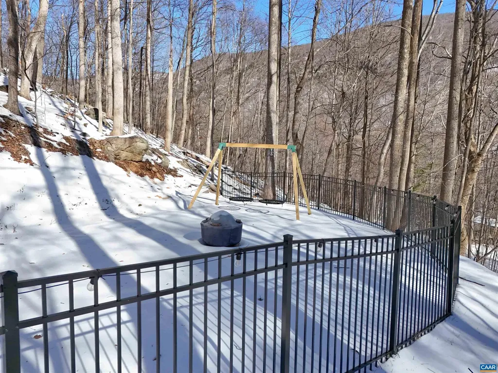 21 1 2 Old Stoney Creek Road Nellysford VA 22958