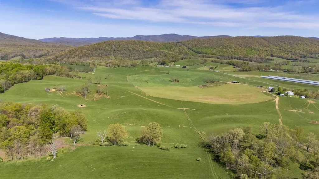 612 Dryden Road Churchville VA 24421