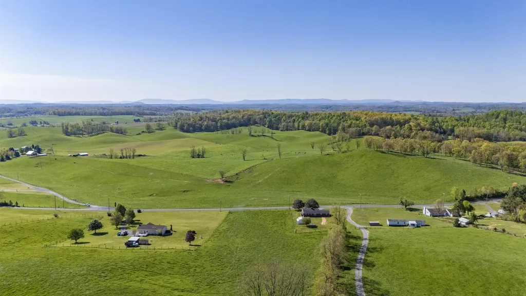 612 Dryden Road Churchville VA 24421