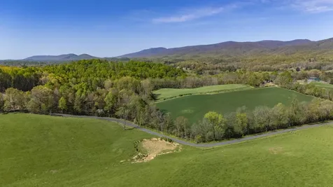 612 Dryden Road Churchville VA 24421