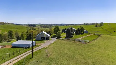 612 Dryden Road Churchville VA 24421