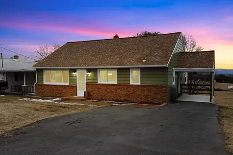 372 Frontier Drive Staunton VA 24401