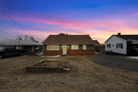 372 Frontier Drive Staunton VA 24401