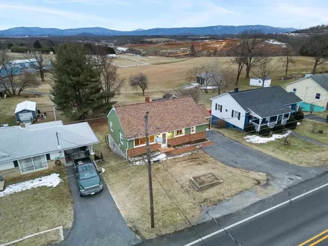 372 Frontier Drive Staunton VA 24401