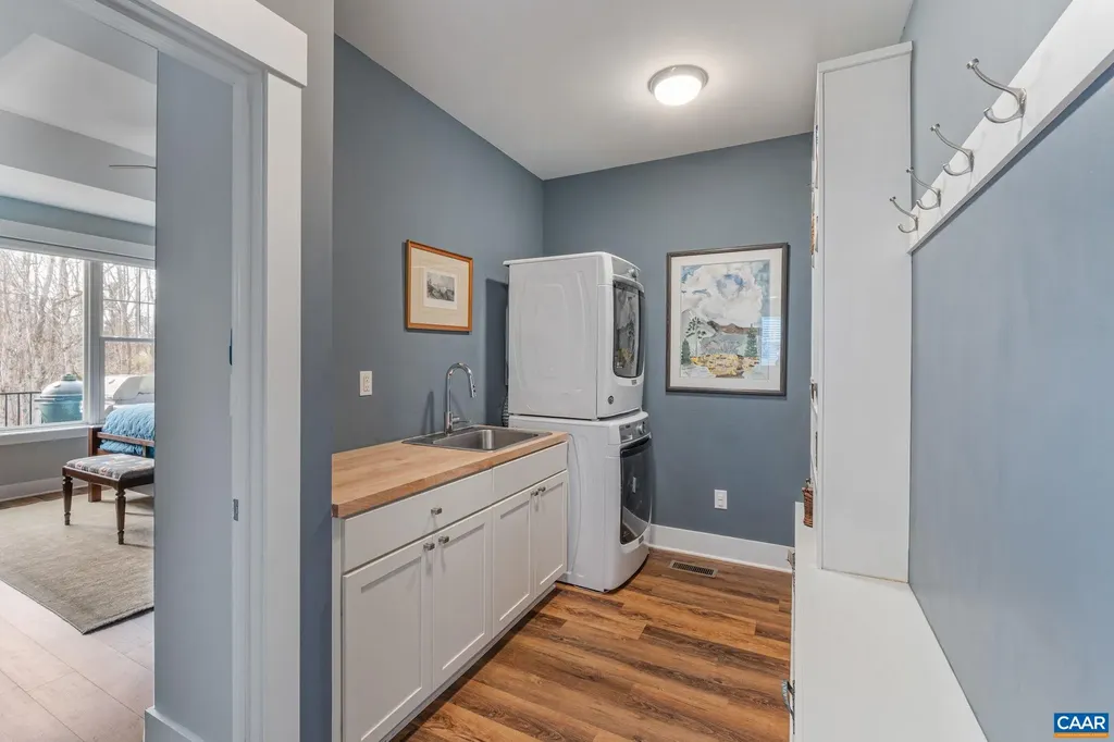 521 Lochlyn Hill Drive Charlottesville VA 22901