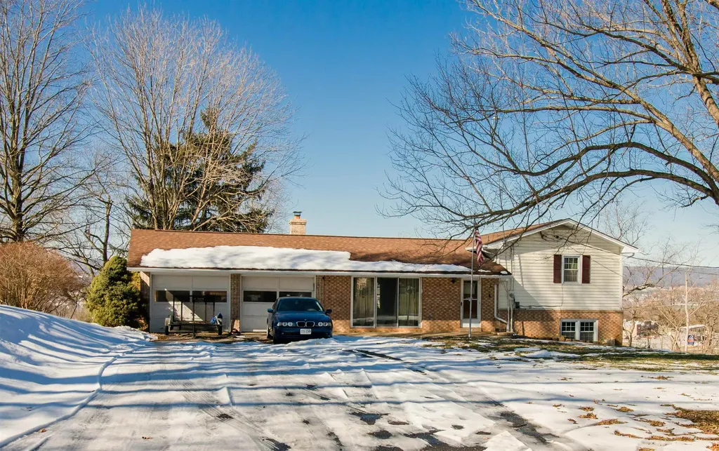 12229 Jobel Lane Broadway VA 22815