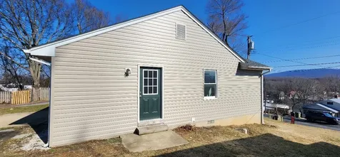 915 Grayson Avenue Waynesboro VA 22980