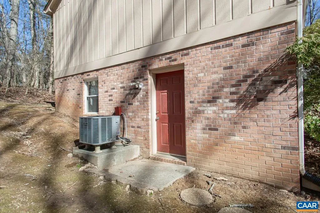 207 Pineridge Lane Charlottesville VA 22911