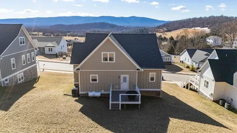 39 Mcilwee Lane Staunton VA 24401