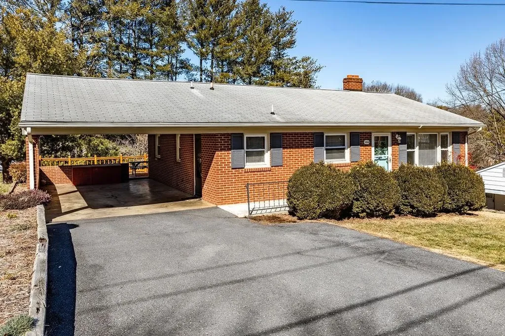 204 Garland Drive Staunton VA 24401