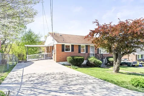 2204 Davis Street Staunton VA 24401