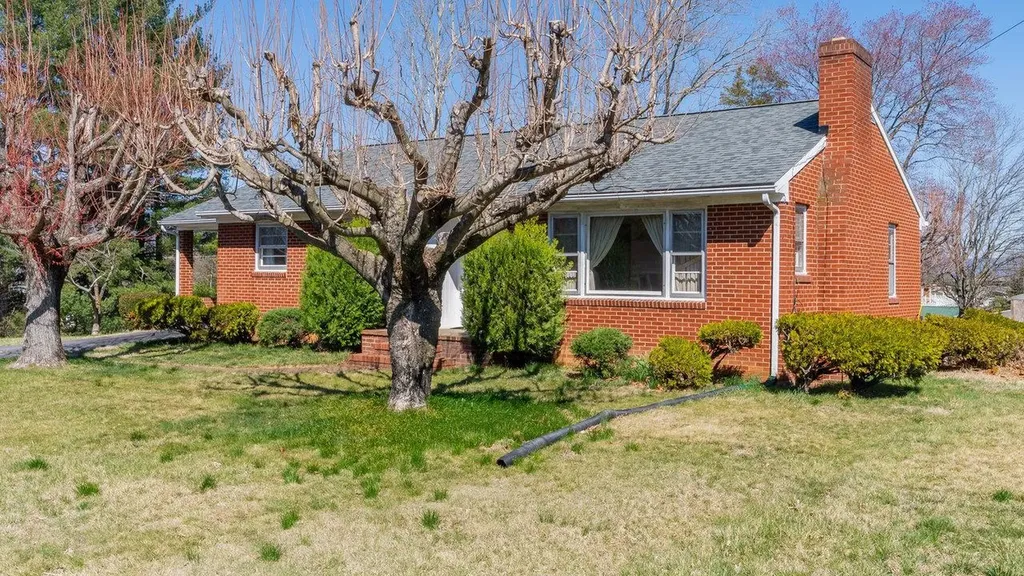 338 Fairfax Avenue Elkton VA 22827