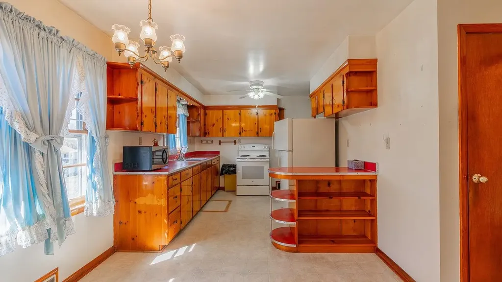 338 Fairfax Avenue Elkton VA 22827