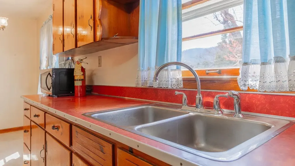 338 Fairfax Avenue Elkton VA 22827