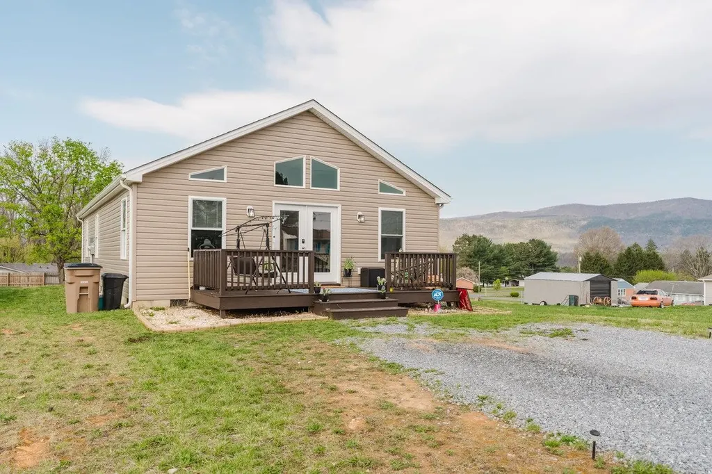 809 8th Street Shenandoah VA 22849