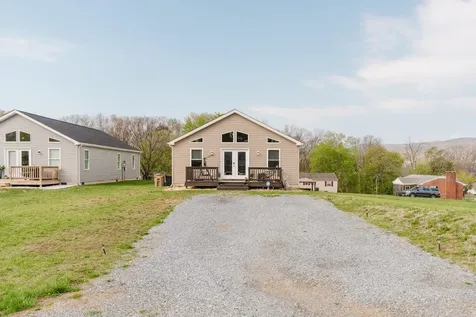 809 8th Street Shenandoah VA 22849