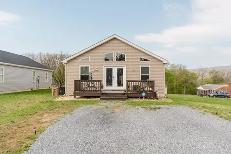 809 8th Street Shenandoah VA 22849