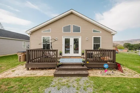 809 8th Street Shenandoah VA 22849