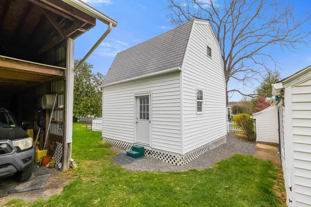 812 Vinegar Hill Road Churchville VA 24421