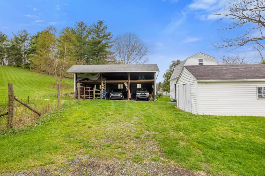 812 Vinegar Hill Road Churchville VA 24421