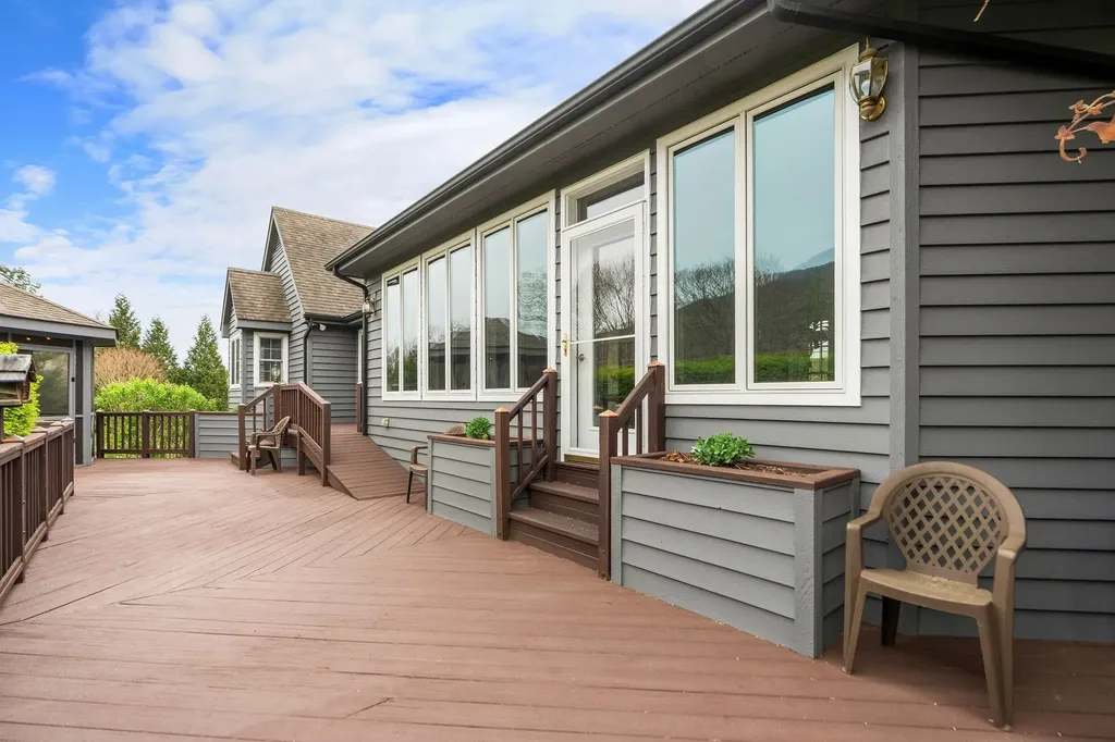 27 Black Walnut Lane Nellysford VA 22958