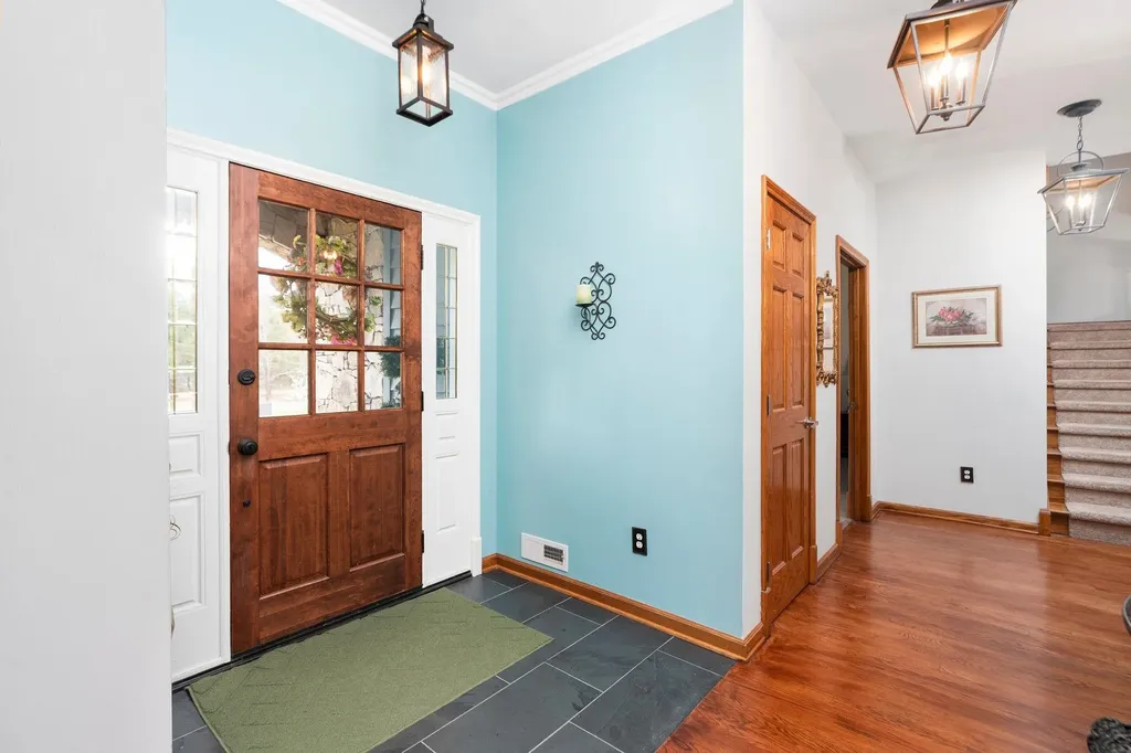 27 Black Walnut Lane Nellysford VA 22958