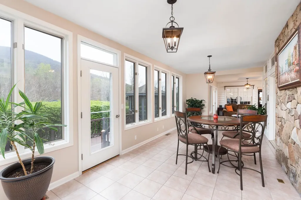 27 Black Walnut Lane Nellysford VA 22958