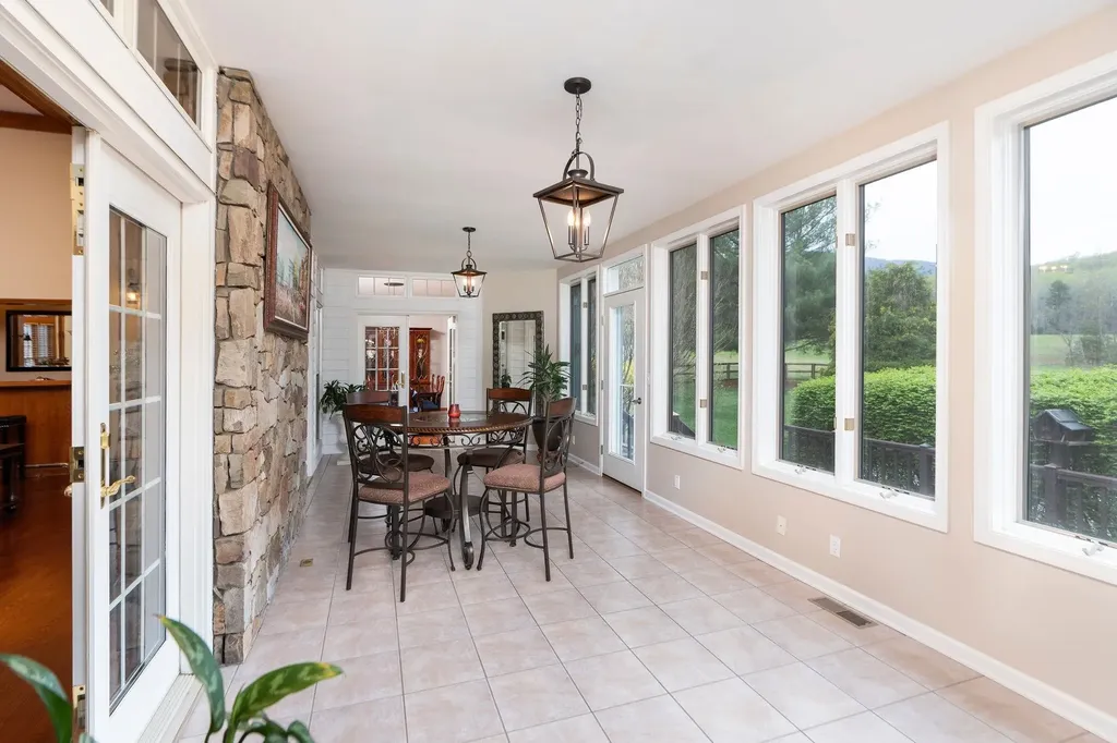 27 Black Walnut Lane Nellysford VA 22958