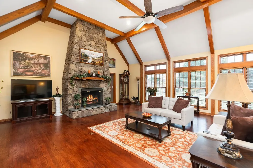 27 Black Walnut Lane Nellysford VA 22958