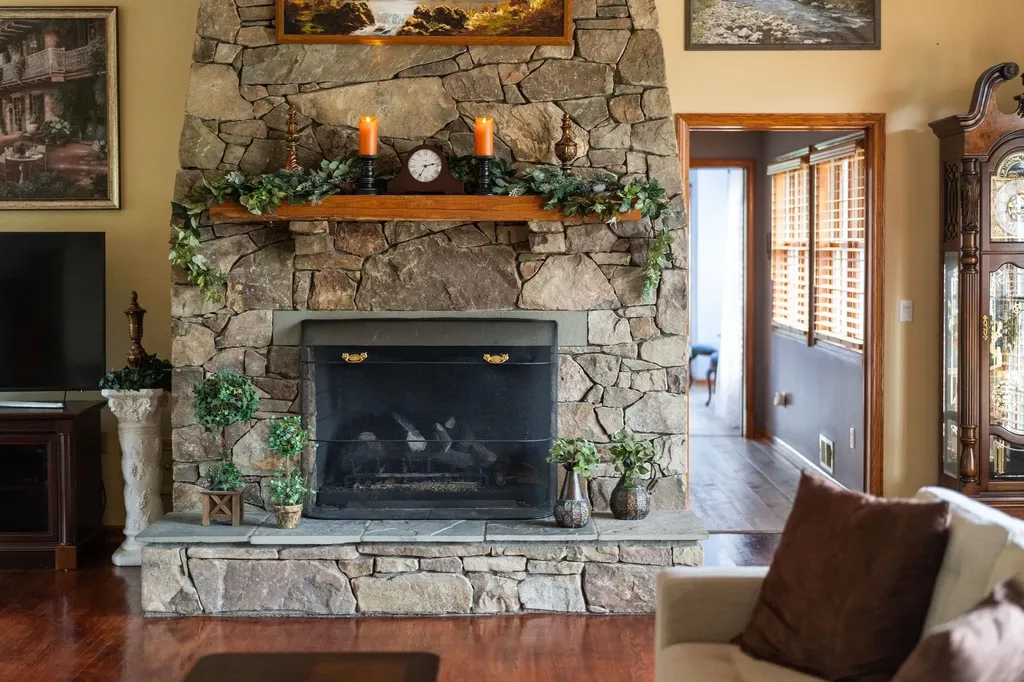 27 Black Walnut Lane Nellysford VA 22958