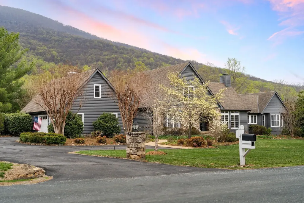 27 Black Walnut Lane Nellysford VA 22958