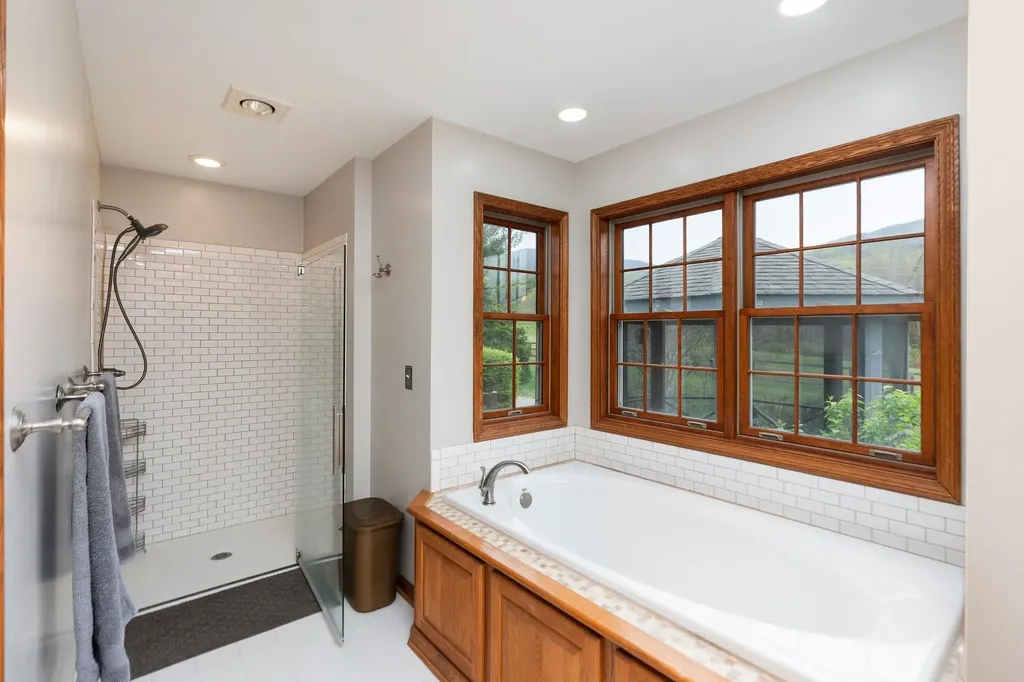 27 Black Walnut Lane Nellysford VA 22958