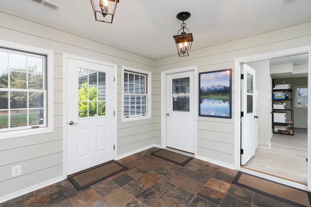 27 Black Walnut Lane Nellysford VA 22958