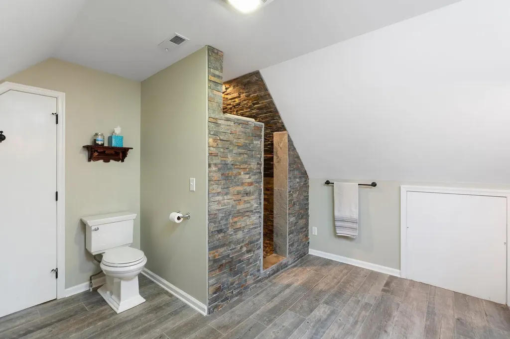 27 Black Walnut Lane Nellysford VA 22958