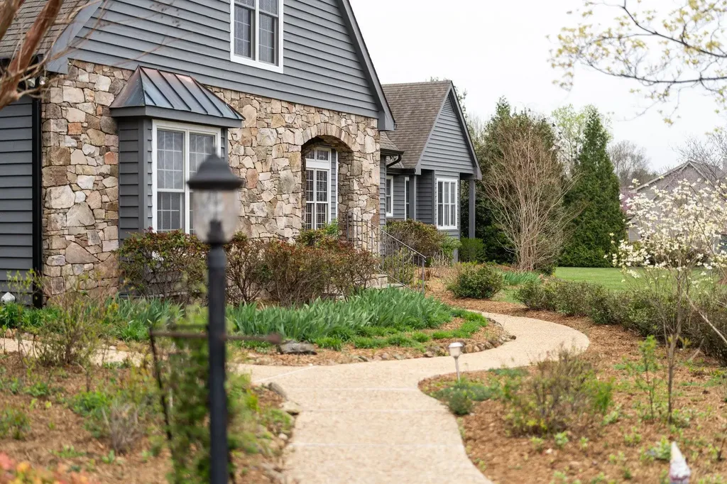 27 Black Walnut Lane Nellysford VA 22958