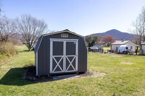 184 Roundhead Drive Stanley VA 22851