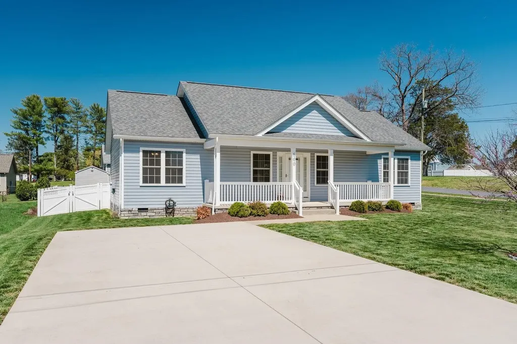 600 9th Street Grottoes VA 24441