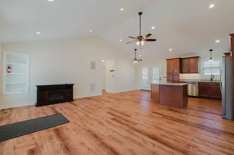 600 9th Street Grottoes VA 24441