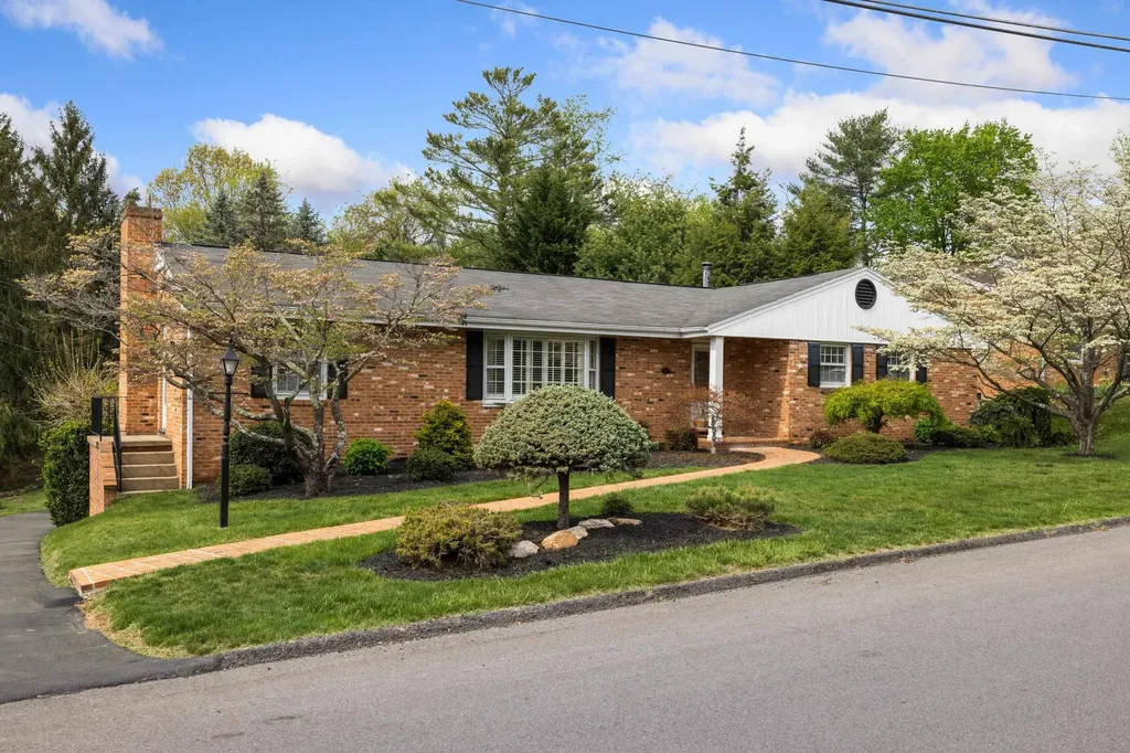407 Cardinal Street Staunton VA 24401