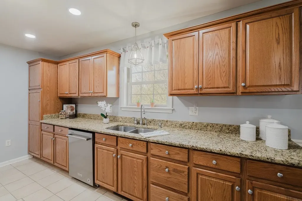 356 Springbrook Road W Broadway VA 22815